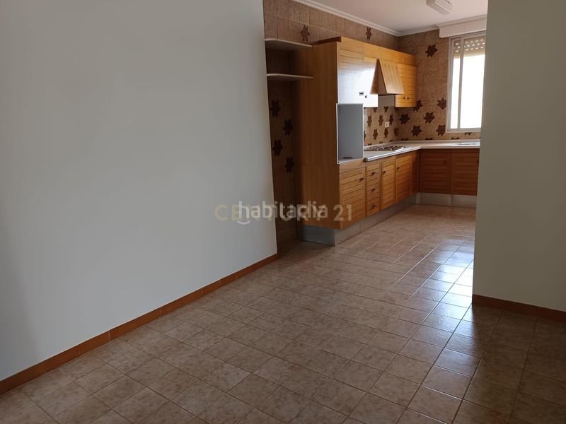 Foto 0bbbdbef-e251-485a-9b9c-4914681b09ae. Edifici a avenida valencia a Verger (el)