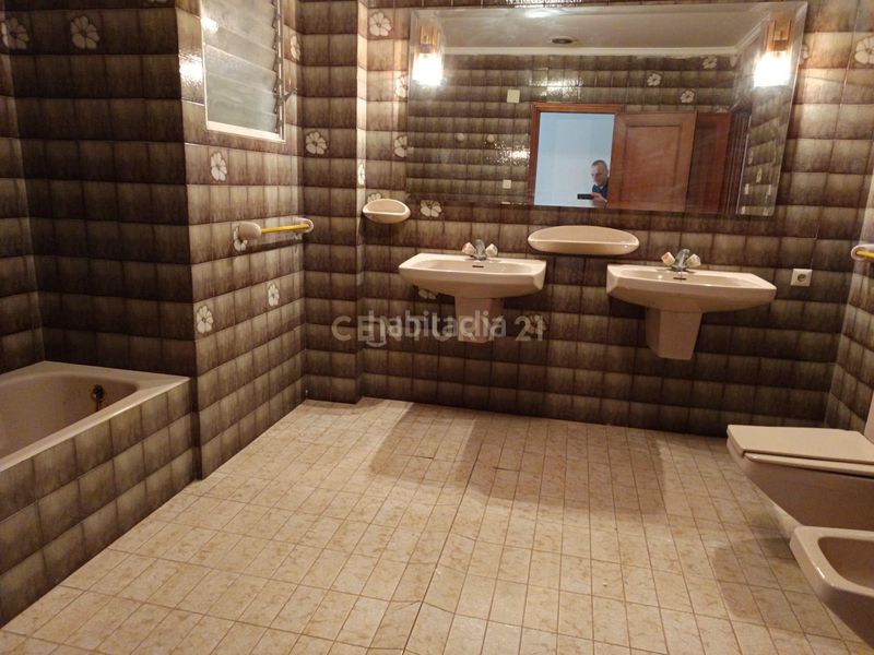 Foto 0c5da5ea-01f2-4be9-9188-7f5f03383d50. Edifici a avenida valencia a Verger (el)