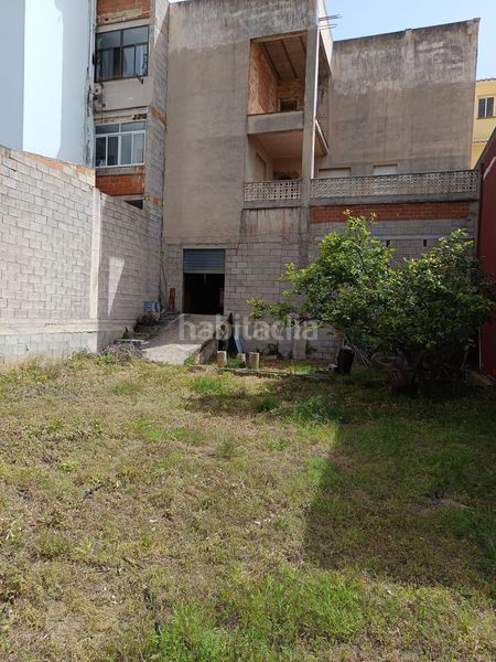 Foto 2115c701-18c6-40c9-b16e-3e502f32afb8. Edifici a avenida valencia a Verger (el)