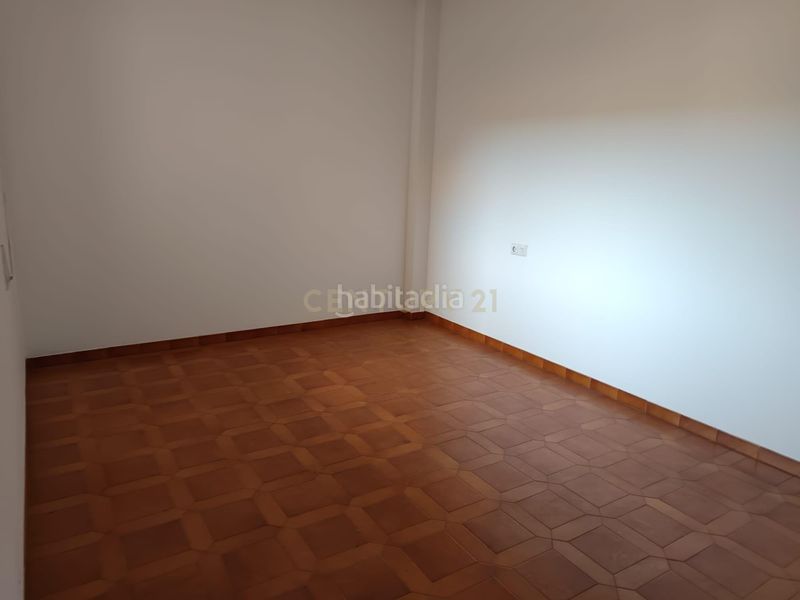 Foto 5c6027be-f927-4817-bf63-a0758b54d5f6. Edifici a avenida valencia a Verger (el)