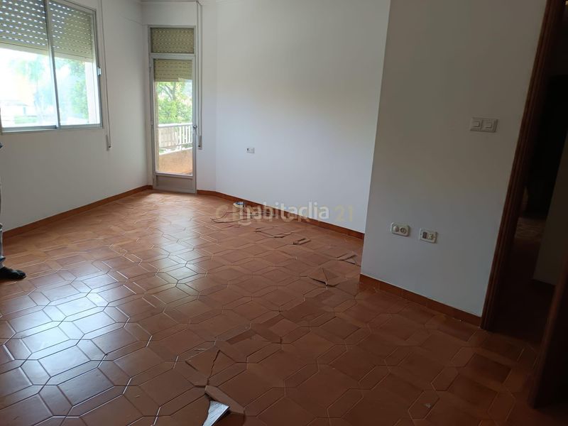 Foto 64ad51a6-71a9-4644-90aa-1b10907ec124. Edifici a avenida valencia a Verger (el)