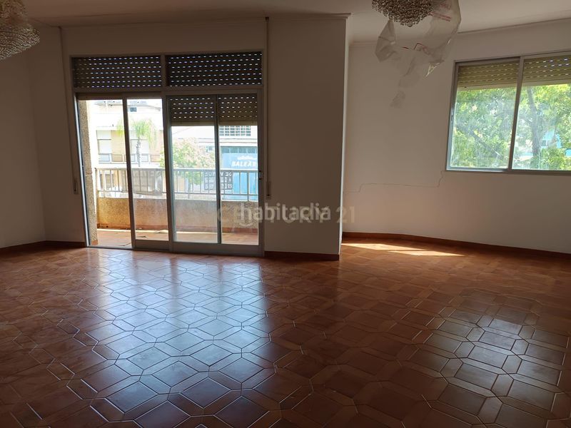 Foto 668c26d3-99db-4c7c-89be-da8fe54fb675. Edifici a avenida valencia a Verger (el)