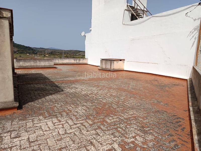 Foto 72ed70be-376a-44e9-bf36-012d8cc40988. Edifici a avenida valencia a Verger (el)