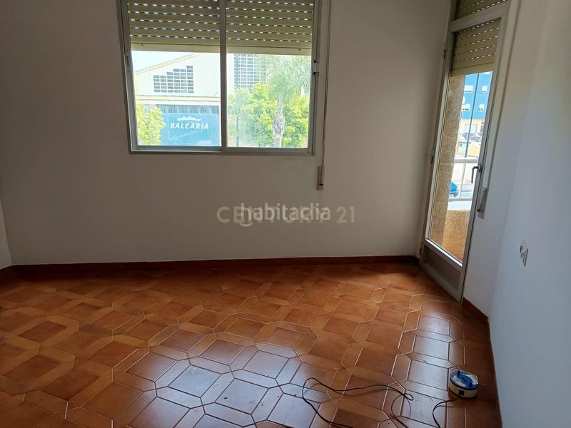 Foto ab68674b-c99e-4589-8eb6-6a2399571dbf. Edifici a avenida valencia a Verger (el)