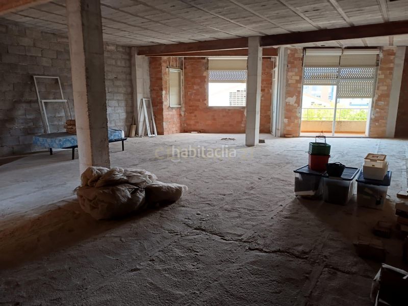 Foto c1473afb-0f08-459e-bbe1-c5ea84dc37a0. Edifici a avenida valencia a Verger (el)