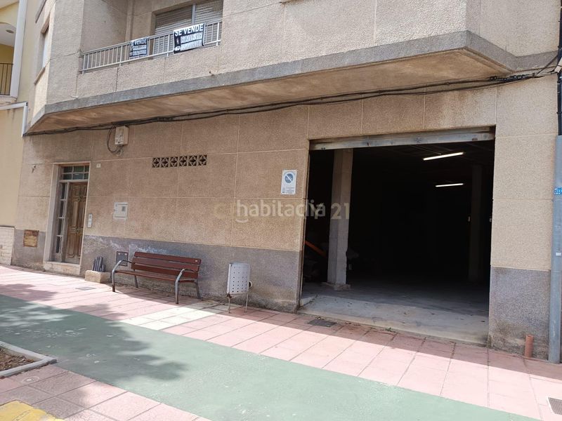 Foto f405906a-b997-4177-b8a4-d1bc96b8b122. Edifici a avenida valencia a Verger (el)