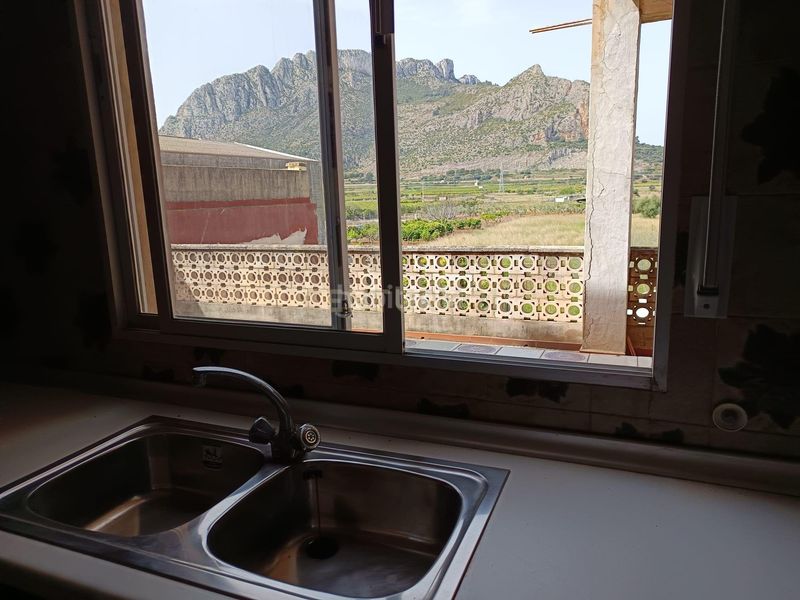 Foto f81000da-7384-4805-8a0c-e5cff4cc3470. Edifici a avenida valencia a Verger (el)