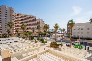 Apartament en Av gibraltar 15calp (alicante). Apartamento en segunda l�nea de dos dormitorios con una amplia t