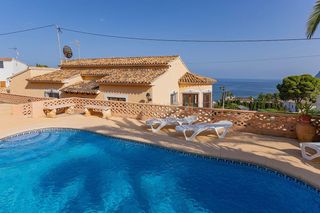 Haus en Partida pinamar, 11c, calp, spain 11. Villa independiente con piscina, vistas al mar y al pe��n de ifa