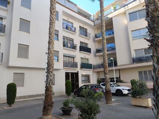 Apartament  Plaça de les flors, 8, calp, spain. Amplio apartamento moderno de tres habitaciones en una ubicación
