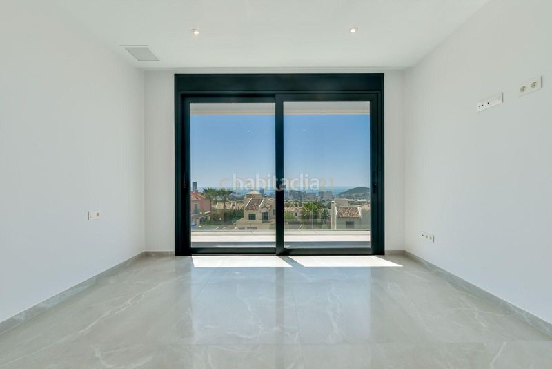 Foto e5fcc7a9-fab3-443c-bb82-c67df19c0ce2. Casa a carrer darrere cases a Finestrat pueblo Finestrat