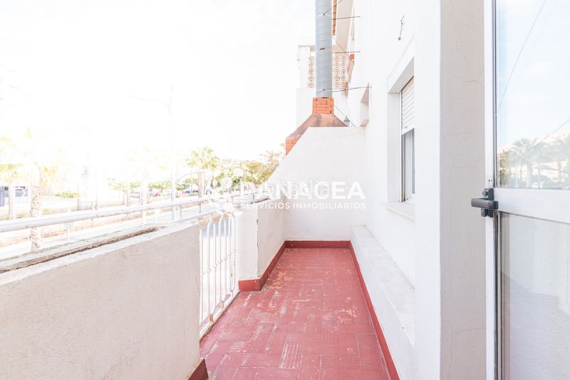 Foto d616a554-f382-4992-80a9-8ae5e9190a94. Dúplex amb xemeneia a El Puerto Roquetas de Mar