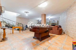 Chalet in Las Cabañuelas. Chalet pareado en venta en calle valldemosa