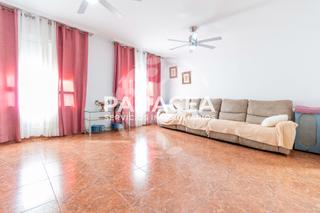Casa aparellada a Santo Domingo. Chalet pareado en venta en santo domingo