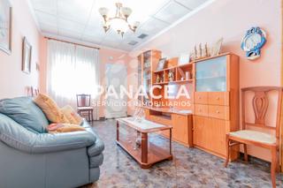 Casa en El Parador de las Hortichuelas. Chalet pareado en venta en el parador