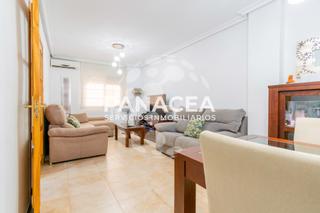 Maison jumelée à El Parador de las Hortichuelas. Chalet adosado en venta en el parador