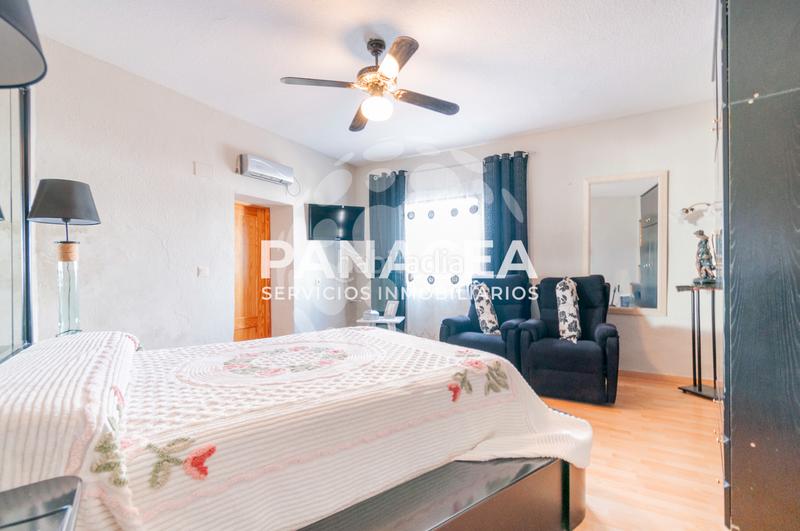 Foto 27ce46ff-32de-4615-b081-096403e358ec. Xalet a Benalúa