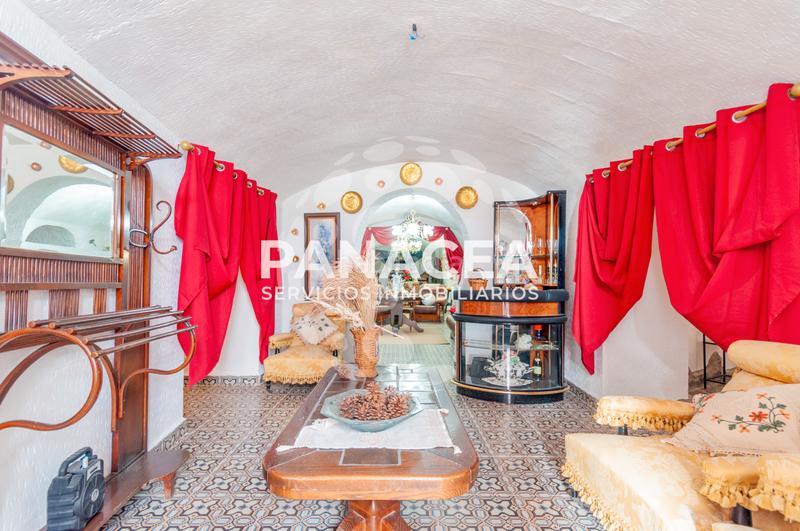 Foto b8d7a92d-90f0-403b-92e3-f3b33cfed0c2. Xalet a Benalúa