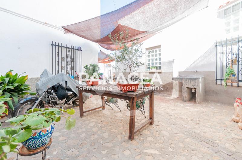 Foto c8d7492f-fcf4-481a-822c-5a503ee66b35. Xalet a Benalúa