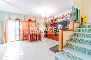 Maison jumelée à Roquetas pueblo. Chalet adosado en venta en roquetas pueblo
