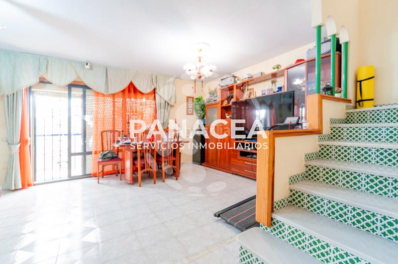 Foto 0dda2a41-fe5a-47c6-9f84-ef0d532f2116. Casa a schiera con parcheggio in Roquetas pueblo Roquetas de Mar