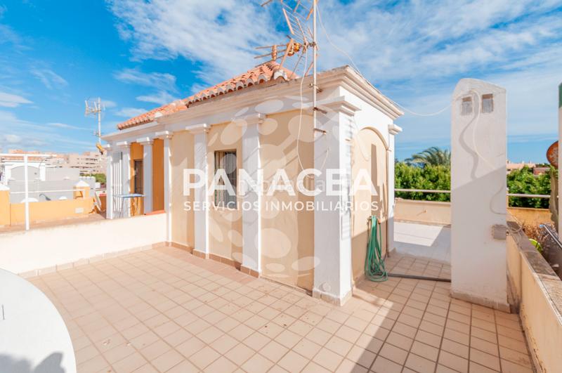 Foto 3cf48f45-879d-4749-8b20-a73915a7ebeb. Casa a schiera con parcheggio in Roquetas pueblo Roquetas de Mar