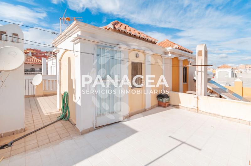 Foto ea91380a-bf84-4a40-b590-c5ad06961e23. Casa a schiera con parcheggio in Roquetas pueblo Roquetas de Mar