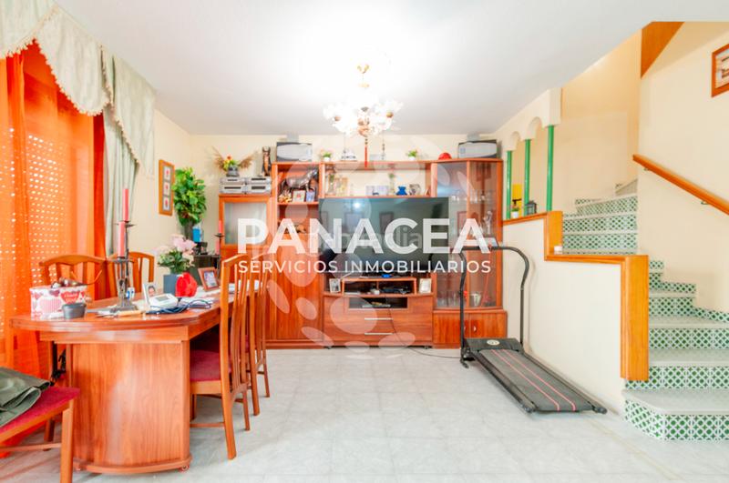 Foto fc798b39-7cc6-467b-b206-7c4eb899401d. Casa a schiera con parcheggio in Roquetas pueblo Roquetas de Mar