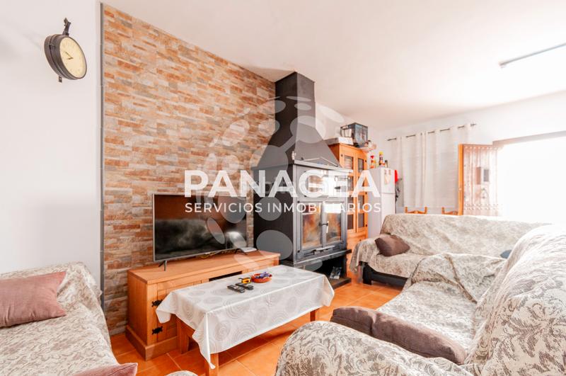 Foto 888e1c09-9fa1-4aa2-ac03-7064730810dc. Reihenhaus in Enix