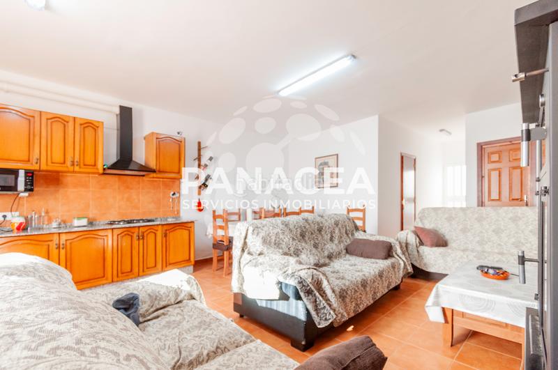 Foto f8515bd9-1458-4a01-a4f3-34ee76b3f9db. Reihenhaus in Enix