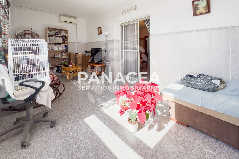 Foto 05d0e153-8ca1-4172-a9ee-5bbe47bdb84e. Casa adossada amb aparcament a Roquetas pueblo Roquetas de Mar