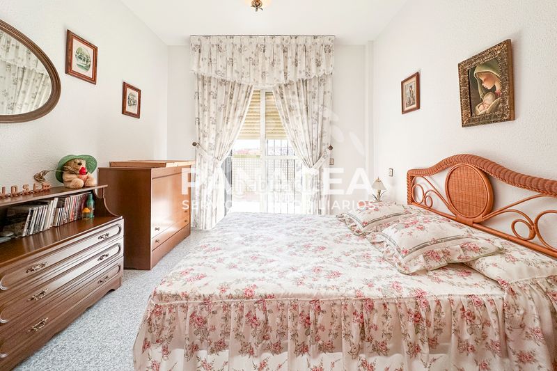 Foto 07c0061e-9199-45e2-be2a-9984ec39b035. Casa adossada amb aparcament a Roquetas pueblo Roquetas de Mar