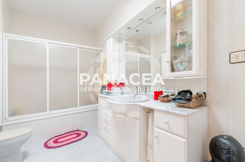 Foto 08fade78-47c9-440f-8eb8-b8eb9a4e1ea6. Casa adossada amb aparcament a Roquetas pueblo Roquetas de Mar