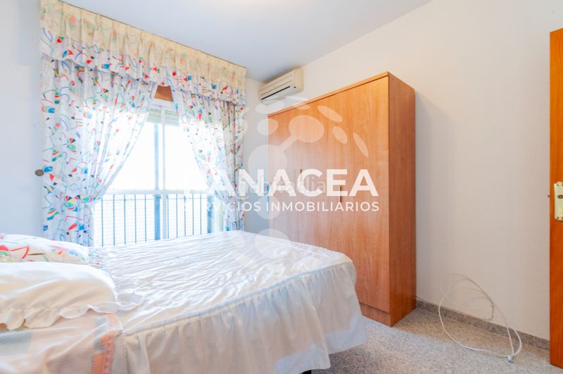 Foto 30687318-1f4e-4ca7-a6df-3139a1cac80d. Casa adossada amb aparcament a Roquetas pueblo Roquetas de Mar