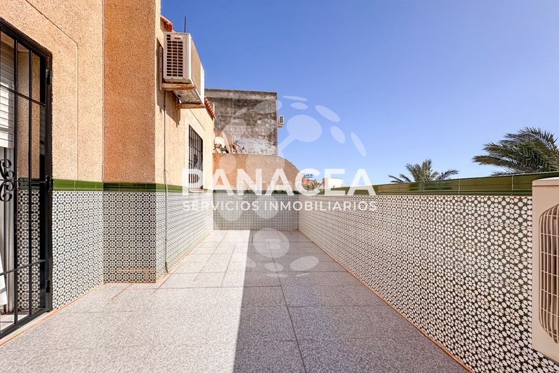 Foto 3889517d-8c2e-4324-a538-33677e648af9. Casa adossada amb aparcament a Roquetas pueblo Roquetas de Mar