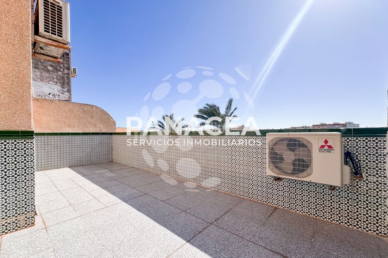 Foto 6cee3779-daa5-416d-b9b6-d4bd25687051. Casa adossada amb aparcament a Roquetas pueblo Roquetas de Mar