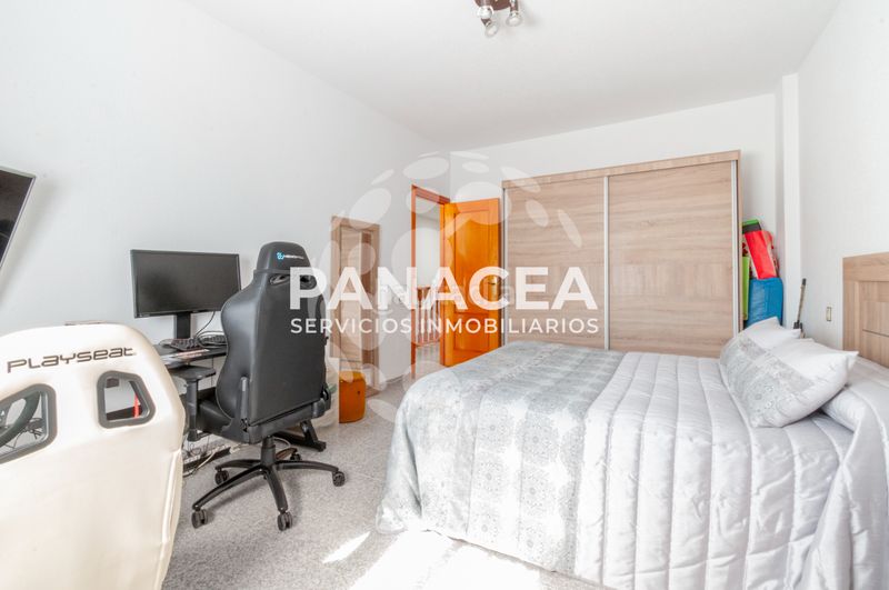 Foto b090b97a-2c4b-4dc4-bde9-10e50e1cf0eb. Casa adossada amb aparcament a Roquetas pueblo Roquetas de Mar