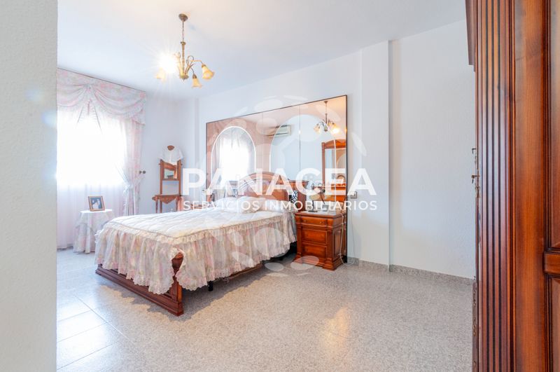 Foto d12631fd-f1ea-4a30-940f-80084ef87596. Casa adossada amb aparcament a Roquetas pueblo Roquetas de Mar