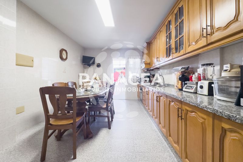 Foto d45b07cc-9872-4601-813f-7b3ccfbabe4f. Casa adossada amb aparcament a Roquetas pueblo Roquetas de Mar