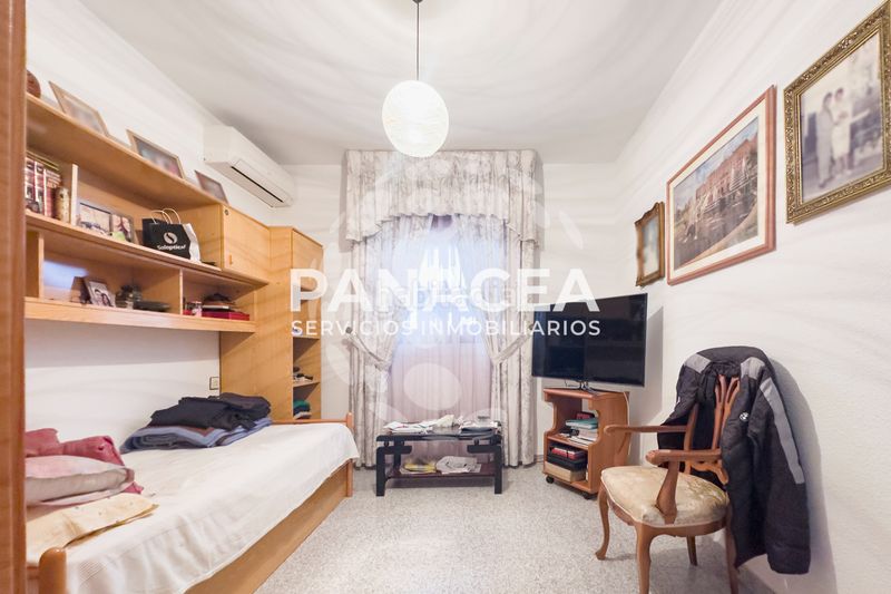 Foto f974f313-63c2-4f49-8a33-0a1fdcaf1d48. Casa adossada amb aparcament a Roquetas pueblo Roquetas de Mar