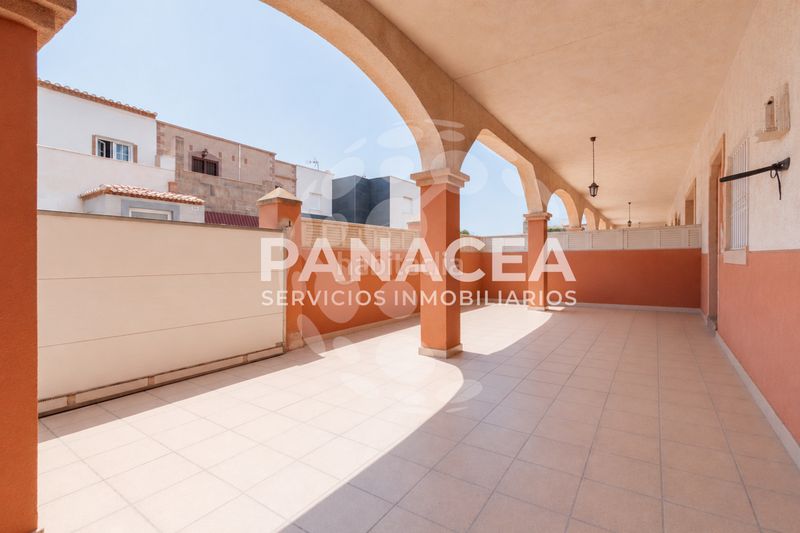 Foto 7df892f6-8a6e-4b6c-a4af-ea6d7b207925. Casa amb aparcament a Roquetas pueblo Roquetas de Mar