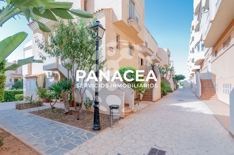 Foto 1edec881-ba3d-45e6-92df-3def1e2fb72f. Pis amb piscina a Aguadulce Sur Roquetas de Mar