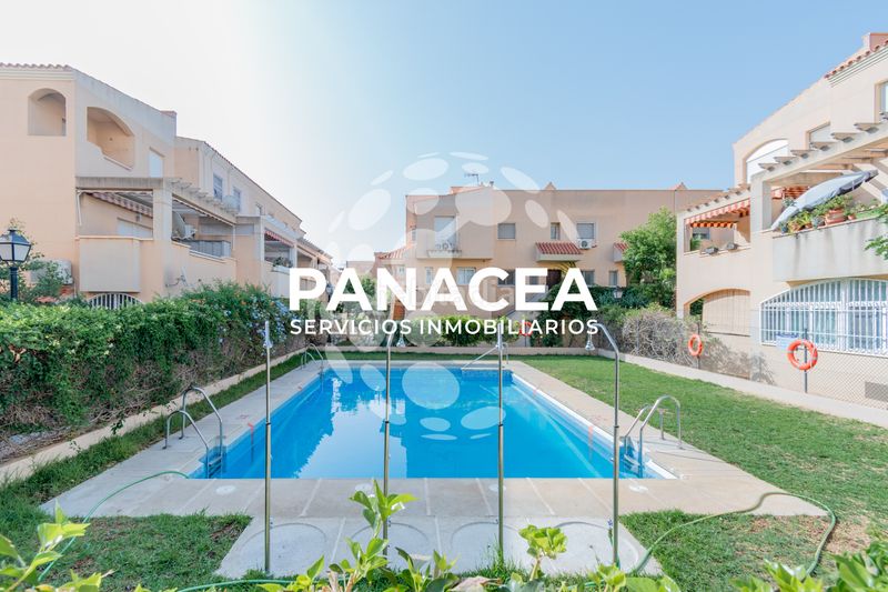 Foto a883c226-e216-4c7b-b2ca-7488d79865c4. Pis amb piscina a Aguadulce Sur Roquetas de Mar