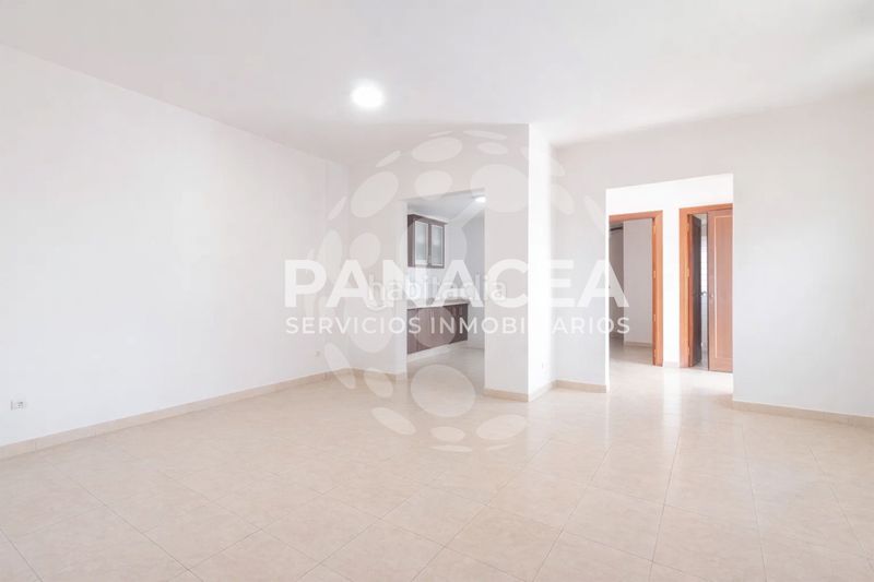 Foto dfe6dea3-7b2a-4a26-875f-d1d66b586665. Pis amb piscina a Aguadulce Sur Roquetas de Mar