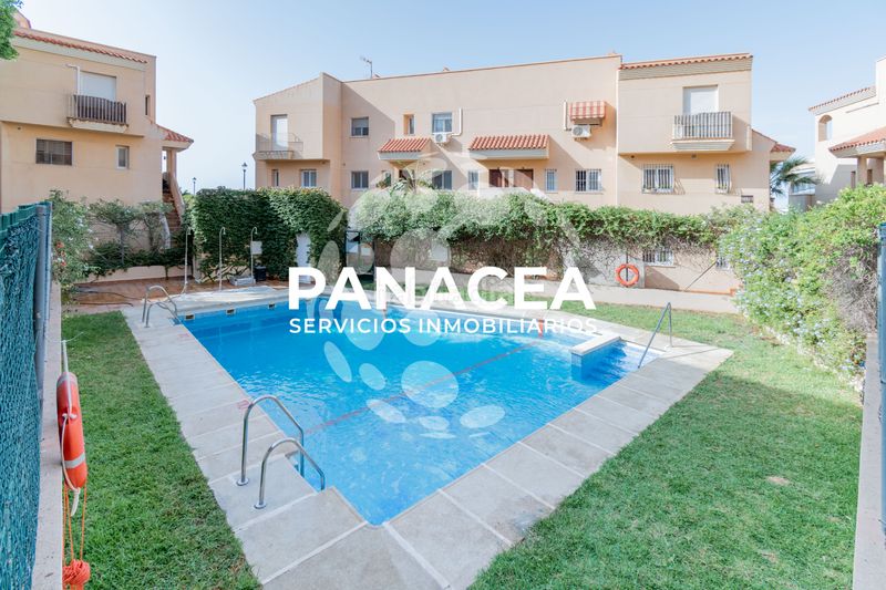 Foto e5d031ce-66f7-49a9-876e-20af499e5951. Pis amb piscina a Aguadulce Sur Roquetas de Mar