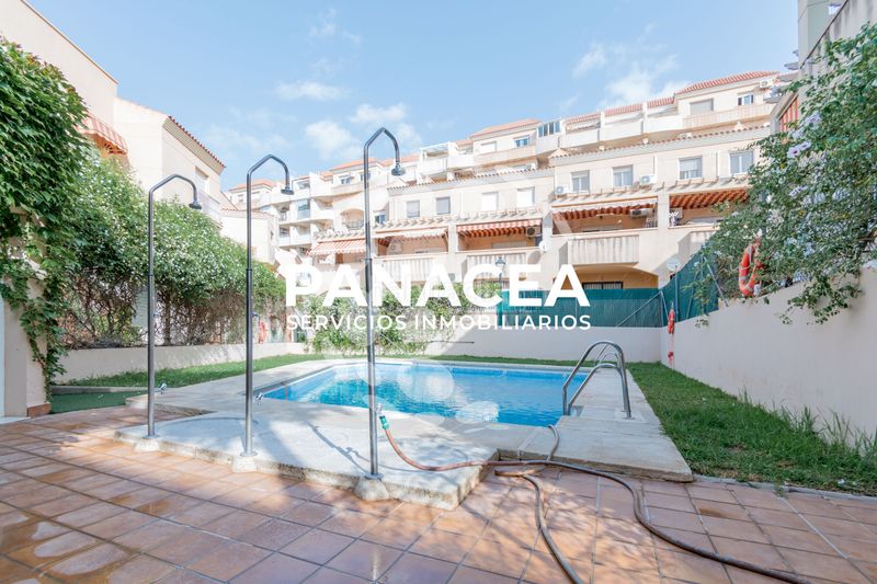 Foto e91022d5-e5b2-486a-9cdc-5e3e1c476971. Pis amb piscina a Aguadulce Sur Roquetas de Mar