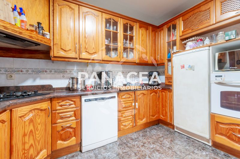 Foto f082e5c3-8d22-4b7a-afd6-3d23bbdad989. Xalet amb aparcament a Roquetas pueblo Roquetas de Mar