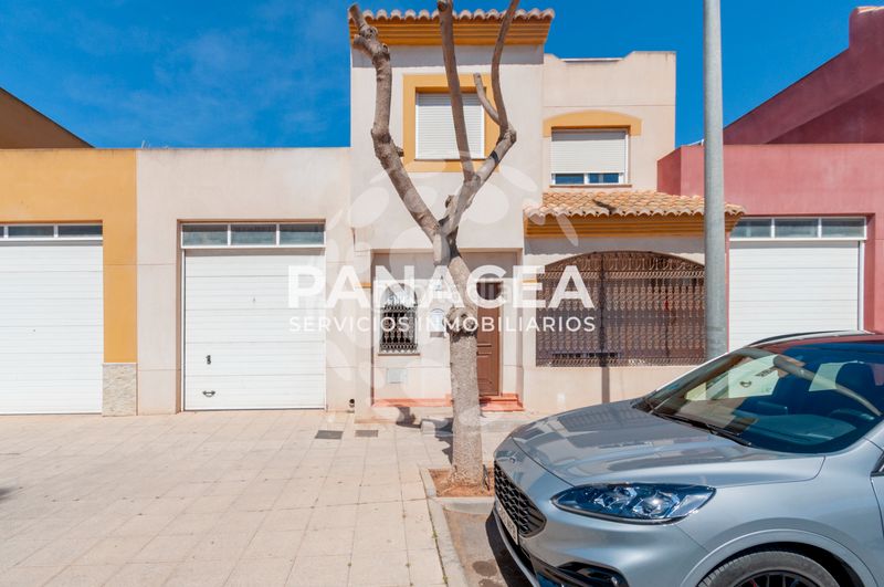 Foto 7740cbe2-f2dc-4fda-8fff-1673eb126f95. Casa adossada amb aparcament a Las Salinas Roquetas de Mar