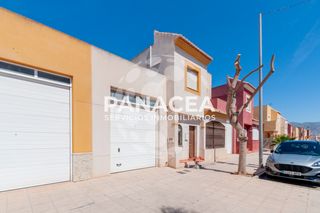 Casa adossada a Las Salinas. Chalet adosado en venta en la gangosa