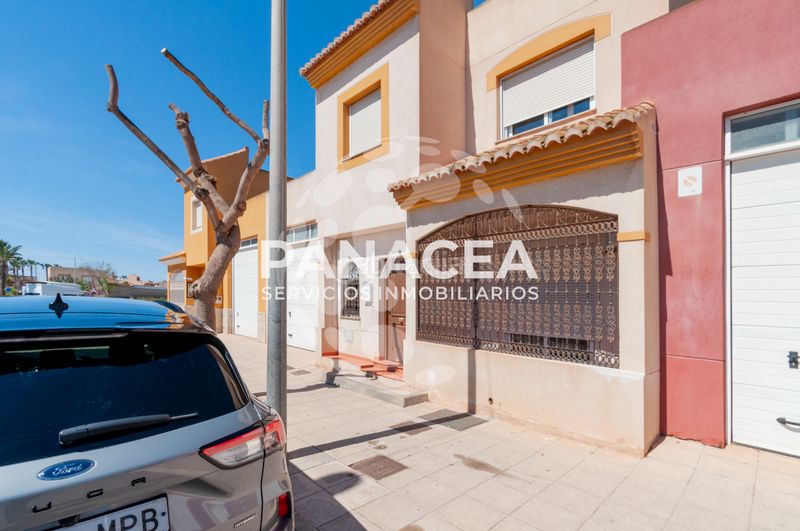Foto aaea42ad-1052-4d32-9125-752a0e827e58. Casa adossada amb aparcament a Las Salinas Roquetas de Mar